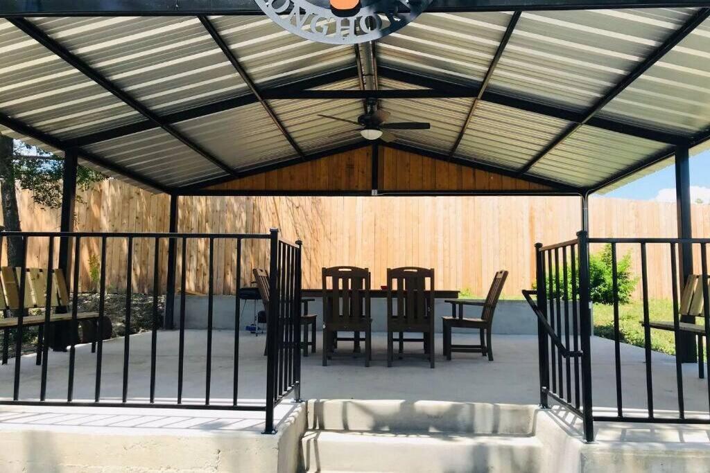 Cyc Eclectic Back House With Bbq Gazebo San Antonio Exterior foto