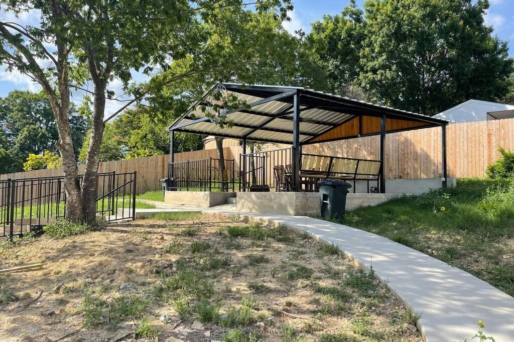 Cyc Eclectic Back House With Bbq Gazebo San Antonio Exterior foto
