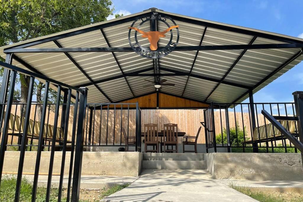 Cyc Eclectic Back House With Bbq Gazebo San Antonio Exterior foto