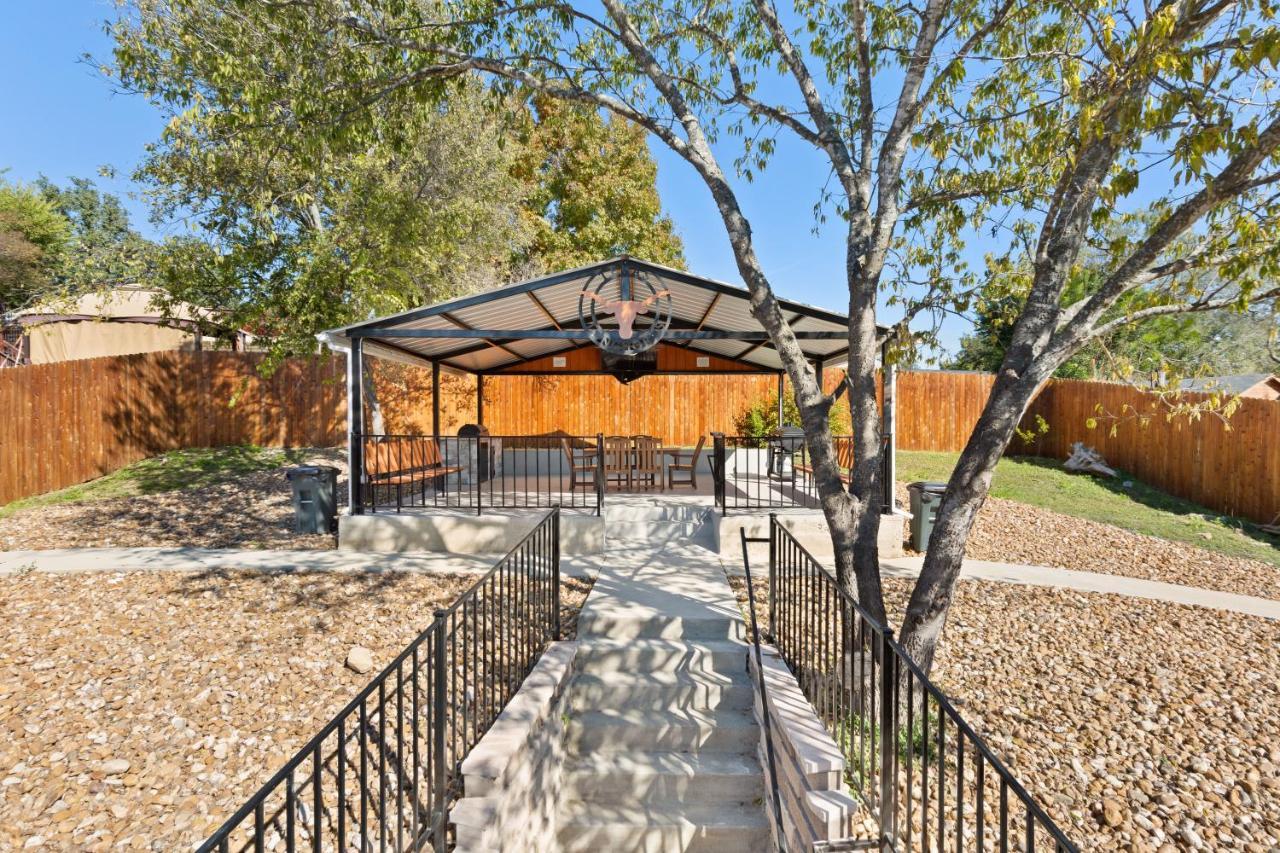 Cyc Eclectic Back House With Bbq Gazebo San Antonio Exterior foto
