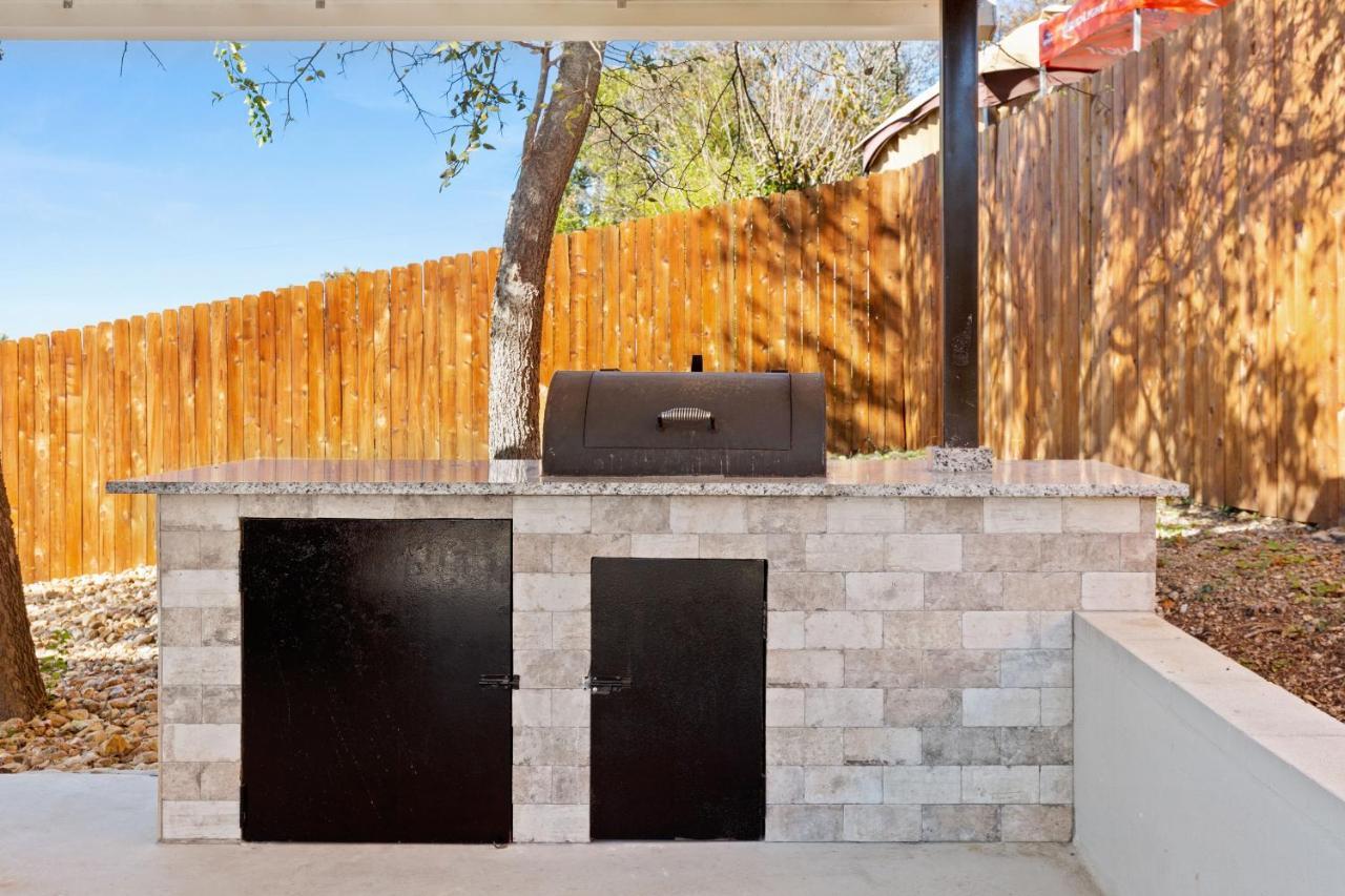 Cyc Eclectic Back House With Bbq Gazebo San Antonio Exterior foto
